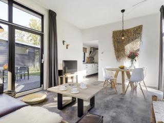 Wellness Chalet with smart TV, next to forest - Markelo - 3