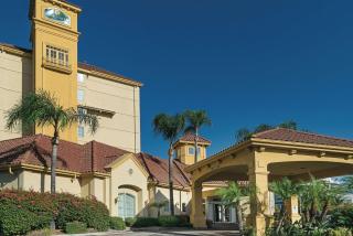 La Quinta Inn & Suites by Wyndham Ontario Airport - Ontario - 2