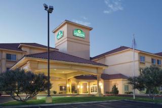La Quinta Inn & Suites by Wyndham Albuquerque Midtown - Albuquerque - 8