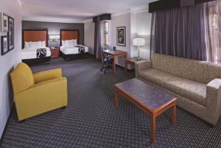 La Quinta Inn by Wyndham Laredo I-35 - 9
