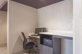 La Quinta Inn & Suites by Wyndham Jackson Airport - Pearl - 3