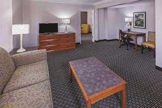 La Quinta Inn by Wyndham Laredo I-35 - 3