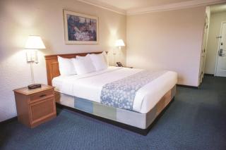 La Quinta Inn by Wyndham Moline Airport - Moline - 1