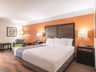 La Quinta by Wyndham Prattville - 1