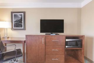 La Quinta by Wyndham Elizabethtown - 5