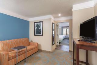 La Quinta by Wyndham Elizabethtown - 3