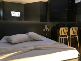Snob Motel (Adult Only) - 6