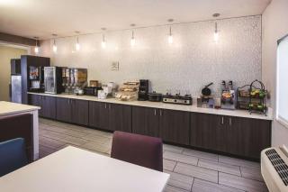 La Quinta Inn by Wyndham Indianapolis North - Indianapolis - 2
