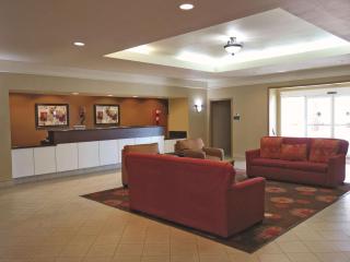 La Quinta by Wyndham Seguin - Seguin - 0