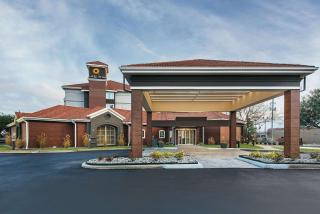 La Quinta Inn & Suites by Wyndham Shreveport Airport - 2