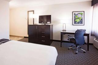 La Quinta Inn by Wyndham Oshkosh - Oshkosh - 1