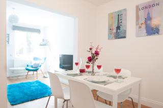 The Wellington - Stylish 3-Bedroom House, Sleeps 8, Ideal for Professionals - 9