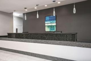 La Quinta Inn & Suites by Wyndham Mercedes Outlet Mall - Mercedes - 6