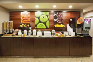 La Quinta Inn by Wyndham Oshkosh - Oshkosh - 6