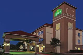 La Quinta by Wyndham Angleton - Angleton - 0