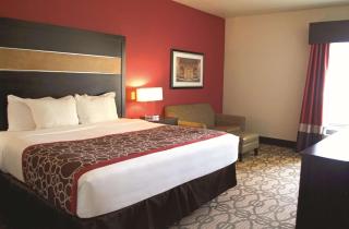 La Quinta by Wyndham Pearsall - 2