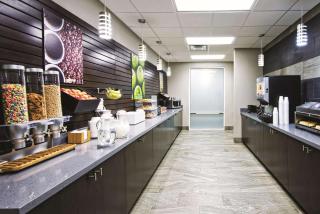 La Quinta by Wyndham Victoria - South - Victoria - 1