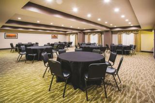 La Quinta by Wyndham Russellville - 1