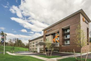 La Quinta Inn & Suites by Wyndham Clifton Park Saratoga Area 1749 Route 9 - Clifton Park - 0