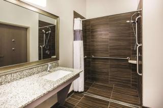 La Quinta by Wyndham St. Paul-Woodbury - Woodbury - 4