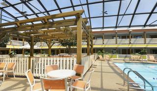 Best Western Plus Dubuque Hotel and Conference Center - 8