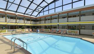 Best Western Plus Dubuque Hotel and Conference Center - 7