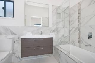 Jims Beach House 2 - 4