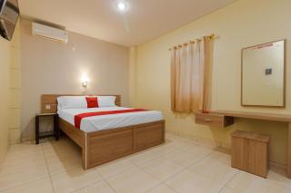 RedDoorz Plus near Pantai Malalayang Manado - Manado - 0