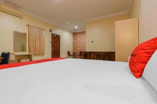 RedDoorz Plus near Pantai Malalayang Manado - Manado - 3