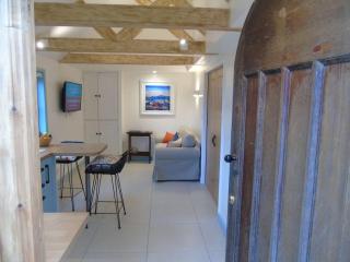 Bond's Cottage Barn - 0