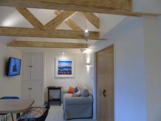 Bond's Cottage Barn - 2