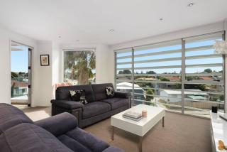 Awesome Downtown Location - park the car and walk to everything ! - Mount Maunganui - 0