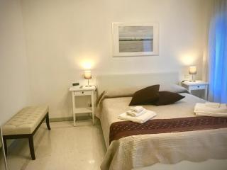 Yellow House - 6