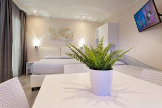 White Suite & Apartments - 3