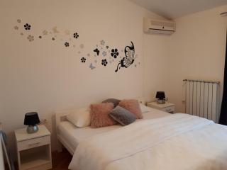 Apartments Sara - Tisno - 9