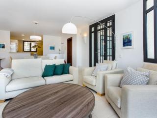 TarracoHomes, Villa with Botanic Garden and Private Pool facing the Beach - Miami Platja - 2