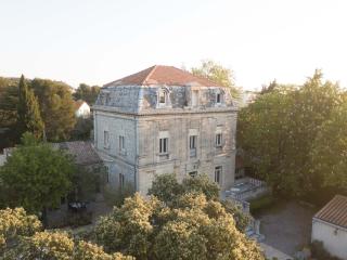Logis Hôtel - Restaurant Résidence Les Cèdres - Villeneuve-lès-Avignon - 0