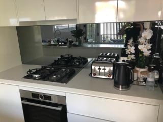 Park Avenue Luxe Townhouse Brand New Sleeps 9 - Brisbane - 2