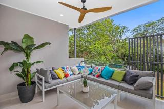 Park Avenue Luxe Townhouse Brand New Sleeps 9 - Brisbane - 8