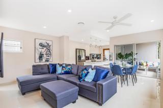 Park Avenue Luxe Townhouse Brand New Sleeps 9 - Brisbane - 9