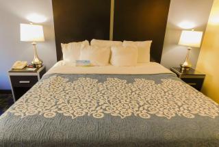 Days Inn & Suites by Wyndham Pocahontas - 2