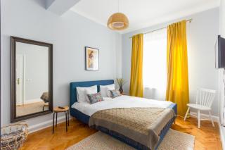 City Chic 3 Bedroom Apartment - 9