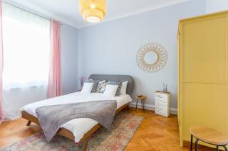 City Chic 3 Bedroom Apartment - 8