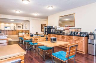 Days Inn & Suites by Wyndham Lake Okeechobee - 7