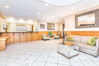 Days Inn & Suites by Wyndham Lake Okeechobee - 8