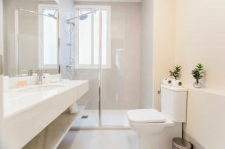 Stylish and wide- 3Bdr 3Bth- Los Remedios - Siviglia - 4
