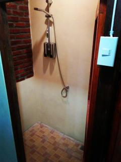 Salty Dog Hostel - Telukdalam - 5
