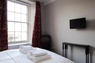 Stockbridge Apartment - 8
