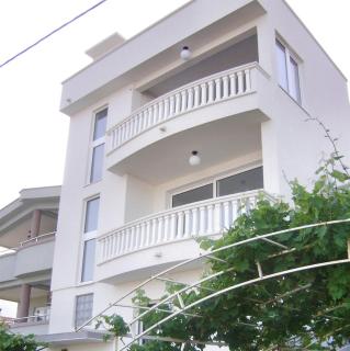 DK Apartmani - Dobra Voda - 0