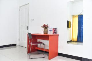 RedDoorz near Sultan Hasanuddin Airport 2 - Makassar - 3